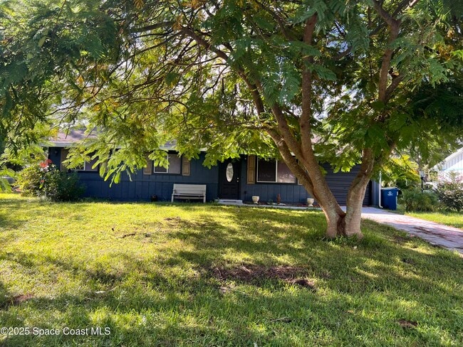 property at 810 Vantage St SE