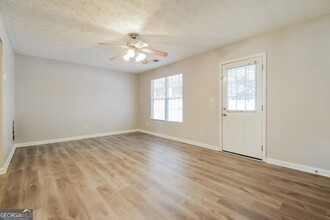 2400 Piering Dr in Stonecrest, GA - Building Photo - Building Photo