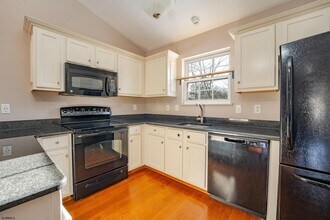 558 London Ct in Egg Harbor Township, NJ - Building Photo - Building Photo