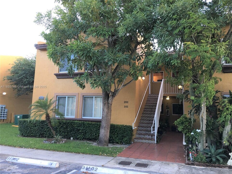 15731 SW 137th Ave in Miami, FL - Building Photo