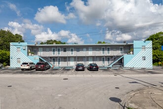 SoMi Happy Livin' (Furnished) in Miami, FL - Foto de edificio - Building Photo