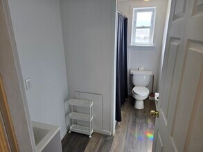 362 1st Ave, Unit 2 in Phoenixville, PA - Foto de edificio - Building Photo