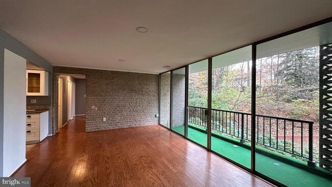 7753 Patriot Dr in Annandale, VA - Foto de edificio - Building Photo