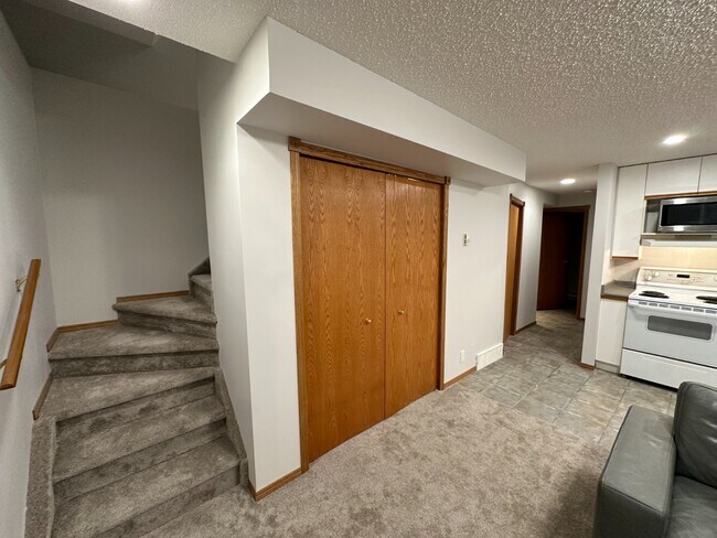 Cozy & Private 1-Bedroom Basement Suite in... in Calgary, AB - Building Photo - Building Photo