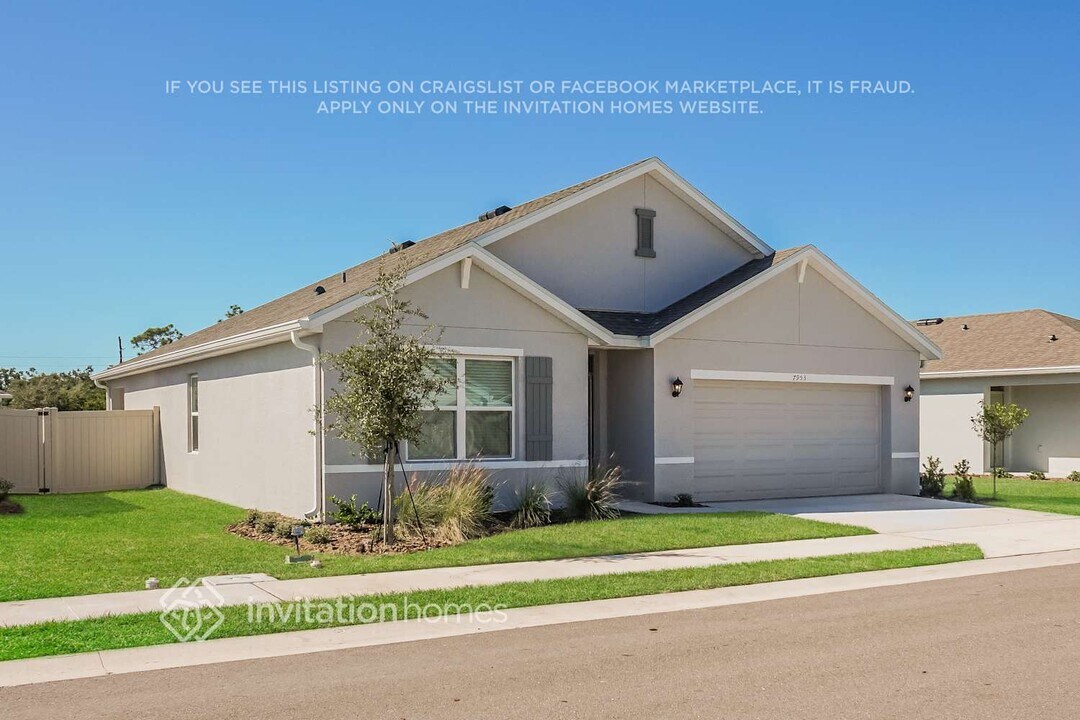 7953 Majestic Palms Ct in Venice, FL - Building Photo