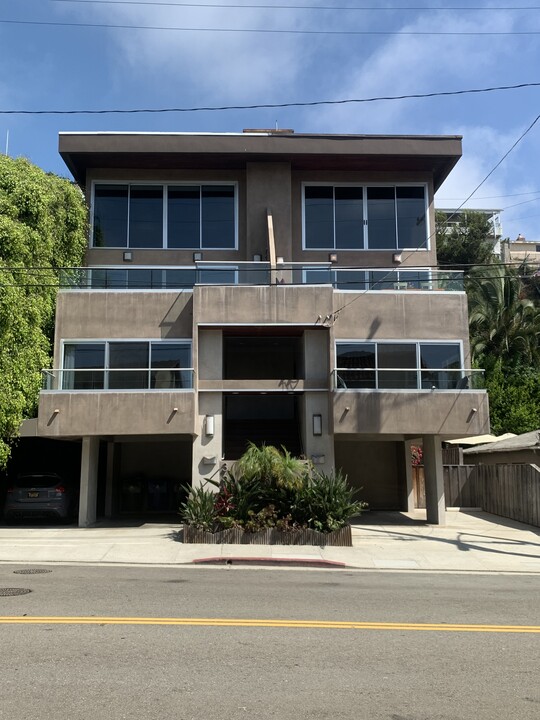 368 Pershing Dr, Unit 1 in Playa Del Rey, CA - Building Photo