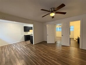 2701 Hemphill St in Fort Worth, TX - Building Photo - Building Photo