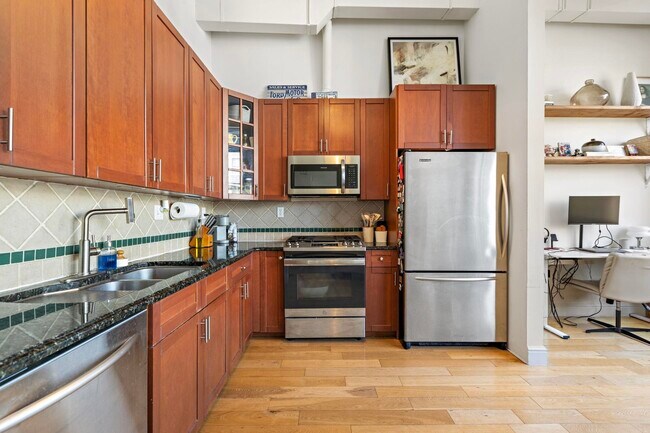 300 Communipaw Ave in Jersey City, NJ - Building Photo - Building Photo