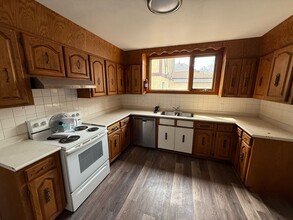 Room 4 - 38 Crown St in Thunder Bay, ON - Building Photo - Building Photo