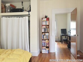 28R Cherry St, Unit 1 in Somerville, MA - Foto de edificio - Building Photo