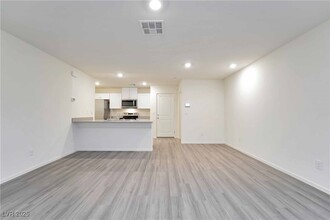 3729 Celesta Vis Ave in Henderson, NV - Building Photo - Building Photo