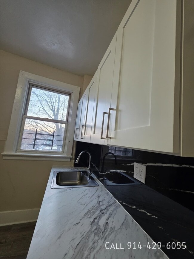 175 Orchard St in Yonkers, NY - Building Photo - Building Photo