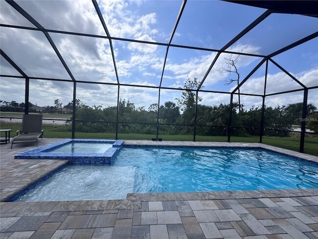 186 Fairway Rd in Rotonda West, FL - Foto de edificio - Building Photo