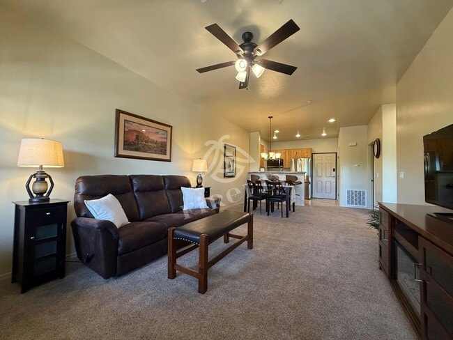 2407 Quarter Horse Trl in Overgaard, AZ - Building Photo - Building Photo