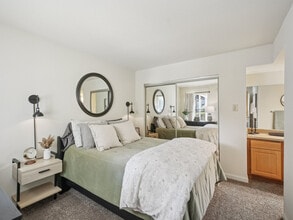 Woodlake Downs in Raleigh, NC - Foto de edificio - Building Photo