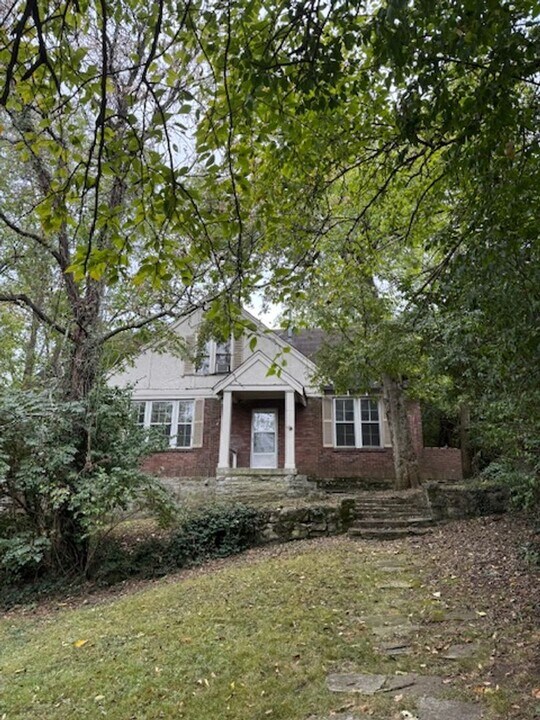 1801 Ashwood Ave in Nashville, TN - Building Photo