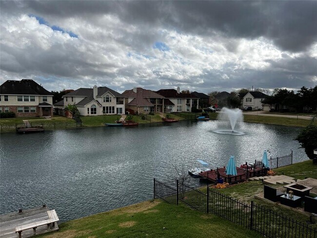 2714 Lake Villa Dr