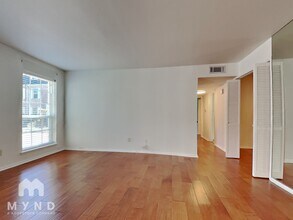 355 N Post Oak Ln in Houston, TX - Building Photo - Building Photo
