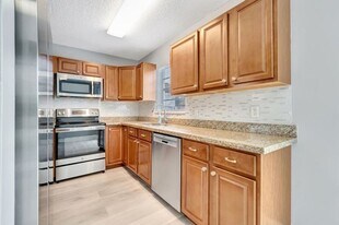 1016 W Lakewood Rd in West Palm Beach, FL - Building Photo