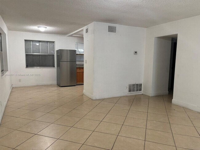 2415 Lincoln St in Hollywood, FL - Building Photo - Building Photo
