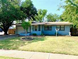 768 Pine St in Hurst, TX - Building Photo