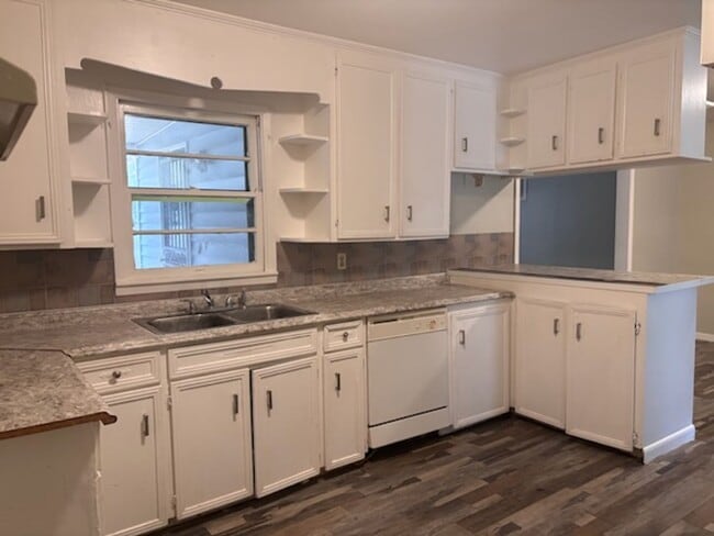 2860 Charleston Dr in Jackson, MS - Building Photo - Building Photo