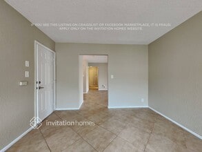 7204 NW 80th Pl in Tamarac, FL - Foto de edificio - Building Photo