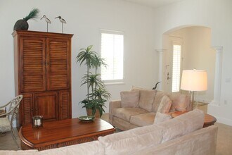 1446 Borghese Ln in Naples, FL - Building Photo - Building Photo