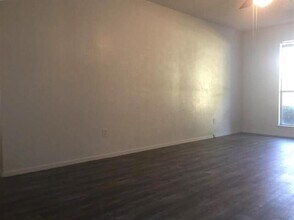 1302 Mohawk Dr in Arlington, TX - Building Photo - Building Photo