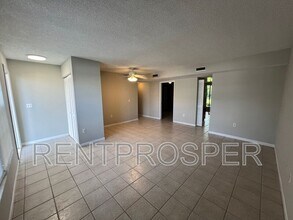 6075 Village Cir in Orlando, FL - Building Photo - Building Photo