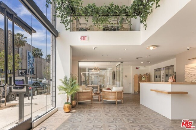 10401 Washington Blvd in Culver City, CA - Building Photo - Building Photo