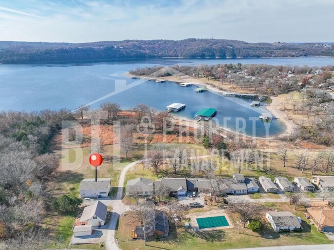 134 Lake Village Ln in Branson West, MO - Foto de edificio - Building Photo