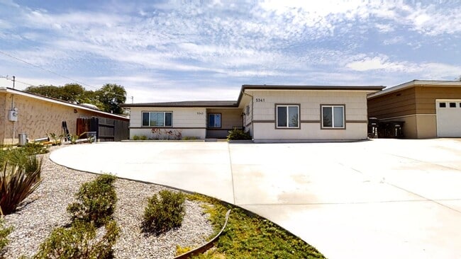 5343 E Falls View Dr in San Diego, CA - Building Photo - Building Photo