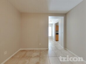 12513 W Aster Dr in El Mirage, AZ - Foto de edificio - Building Photo