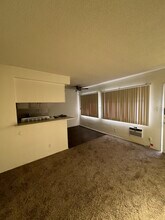 208 E Alhambra Rd, Unit E in Alhambra, CA - Building Photo - Building Photo