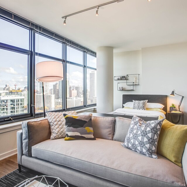 339 W Chestnut St in Chicago, IL - Building Photo - Building Photo