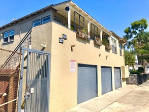 935-937 N Washington Pl in Long Beach, CA - Building Photo - Other