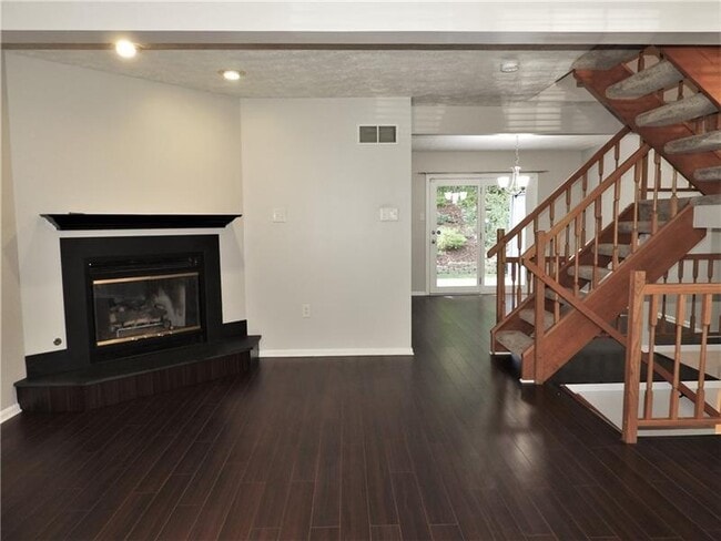 2630 Birchwood Ln in Oakdale, PA - Building Photo - Building Photo