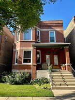 2250 W Addison St, Unit 1 in Chicago, IL - Building Photo