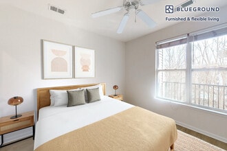 10306 Strathmore Hall St in North Bethesda, MD - Foto de edificio - Building Photo