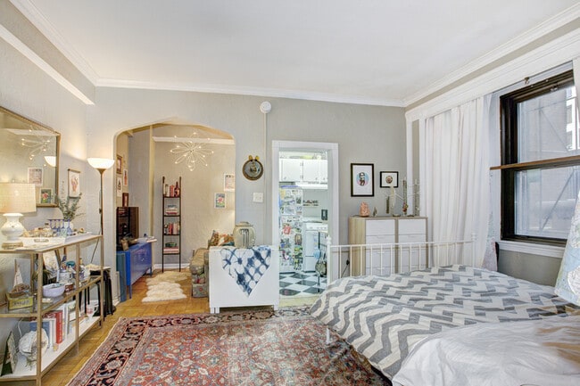 property at 1010 25th St NW
