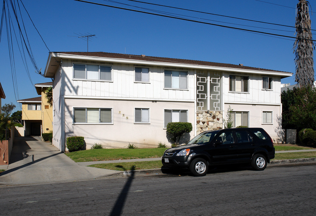 725 N Market St in Inglewood, CA - Foto de edificio