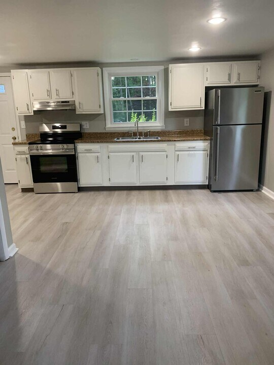 7 Gilmore Ter, Unit 2 Bedrooms, 1 Bath, Apt i in Schenectady, NY - Building Photo