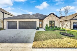 260 Lakeside Dr in Lavon, TX - Building Photo