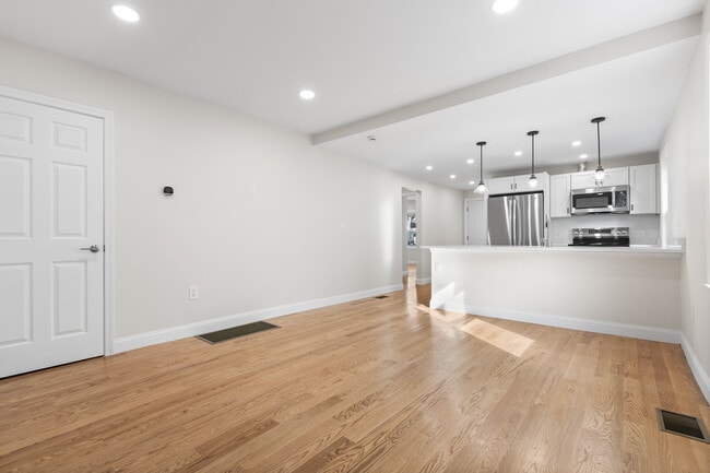 322 Jefferson Ave, Unit 1 in Salem, MA - Foto de edificio - Building Photo