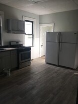 10 Saunders St in Boston, MA - Building Photo