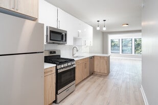 Howard Beach Apartments in Chicago, IL - Building Photo