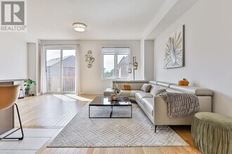 135 Lageer Dr in Whitchurch-Stouffville, ON - Building Photo - Building Photo