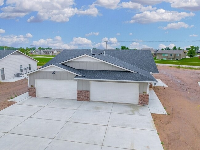 property at 2432 S Wheatland St