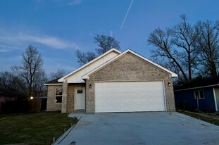 2310 Butler Dr in Orange, TX - Building Photo